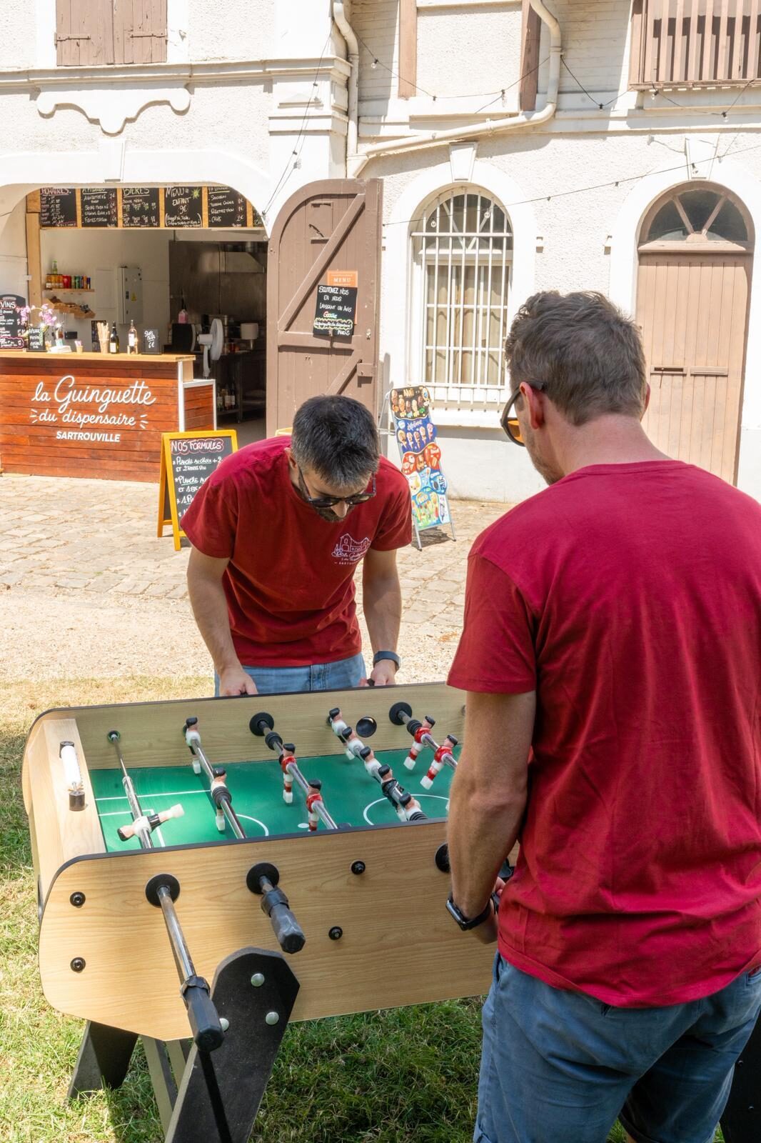 Babyfoot et jeux en plein air à la Guinguette du Dispensaire, Sartrouville