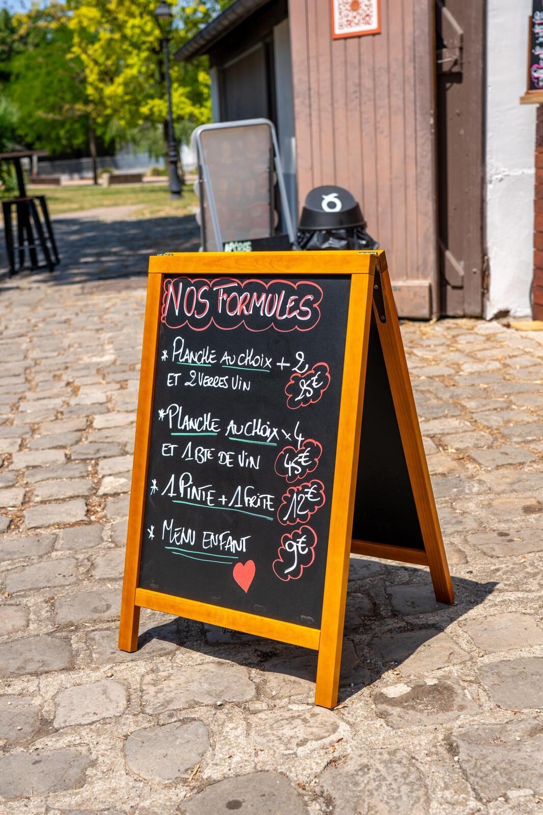 Ardoise des formules de la Guinguette du Dispensaire, Sartrouville