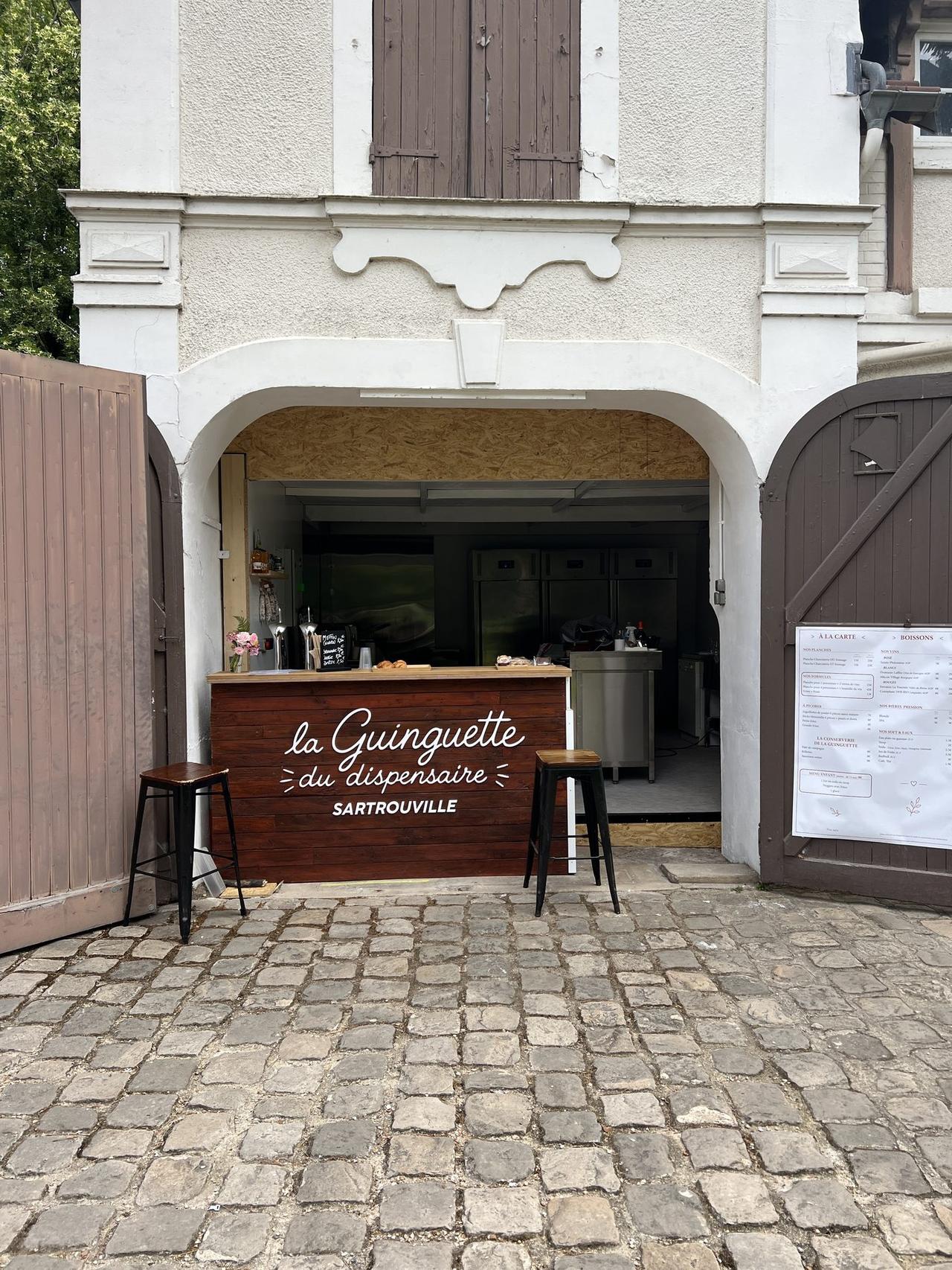 Terrasse de la guinguette au Parc du Dispensaire à Sartrouville